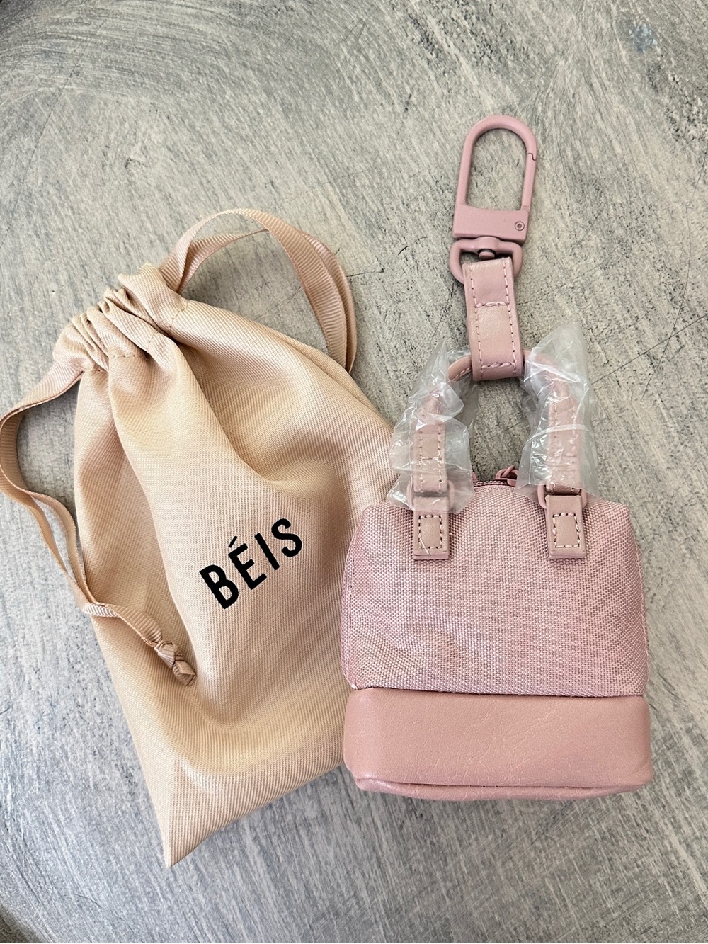 BEIS Pink Weekender Micro Mini Bag Charm - Picture 2 of 2